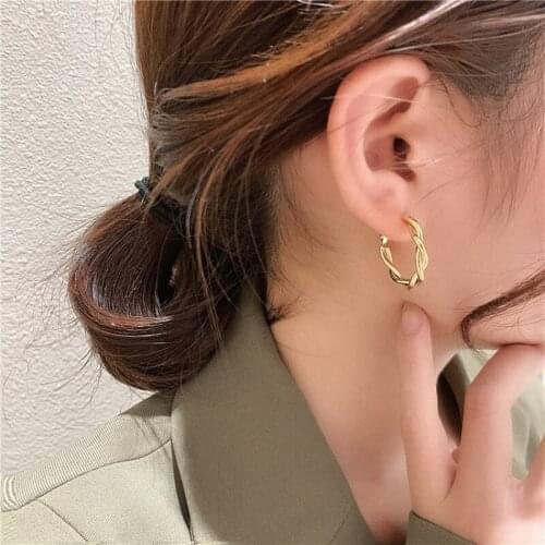 Fashion Distortion Interweave Twist Metal Earrings Geometric Round Circle Hoop Earrings for Women Accessories Retro Party Jewelr