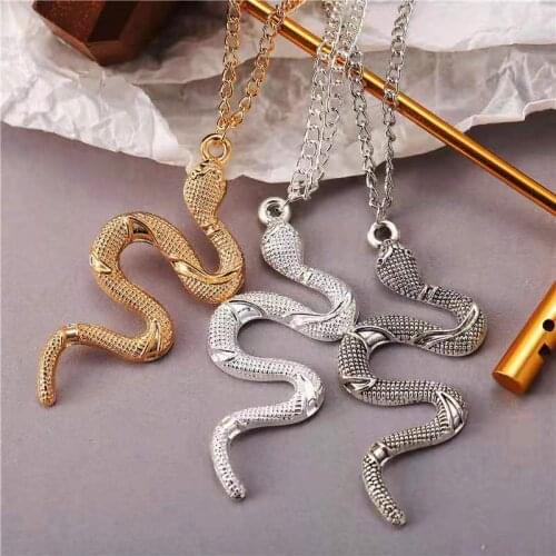 Fashion Personality Female Necklace INS Retro Creative Simple Alloy Snake Pendant Clavicle Necklace 2021 New Trend Party Gift