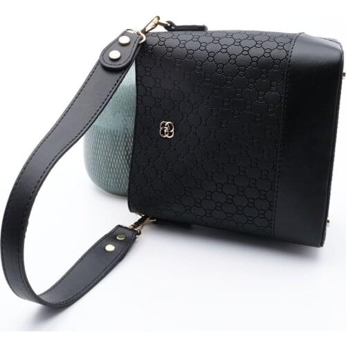 Womens Shoulder Bag Medium Size Fustel black BAG TOP: 18cm BAG HEIGHT: 19cm BAG DEPTH: 17 cm
