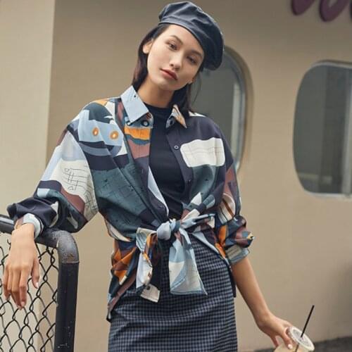 LANMREM 2021 Turn-down Collar Long Loose Geometric Print Long-sleeved Fashion Streetwear Shirt Women Trend Multi Color 2A2891