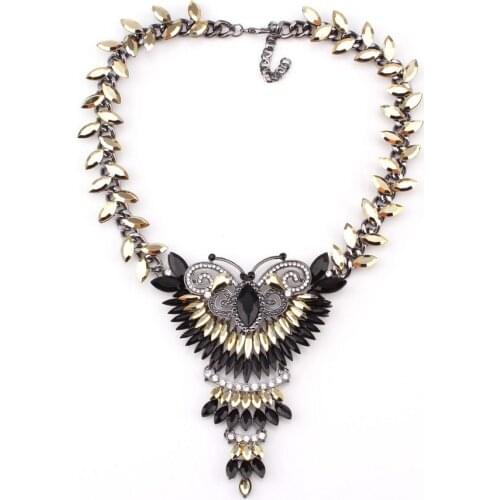 Fashionable New Design Necklaces Crystal Butterfly Metal Leaves Chain Chunky Pendant Statement Necklace for Women Gifts 2021