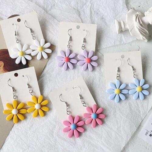 Summer Women Earrings Korean Style Cute Small Daisy Flower Drop Earrings Girls Sweet Flowers Wild Earrings Party Jewelry Gifts
