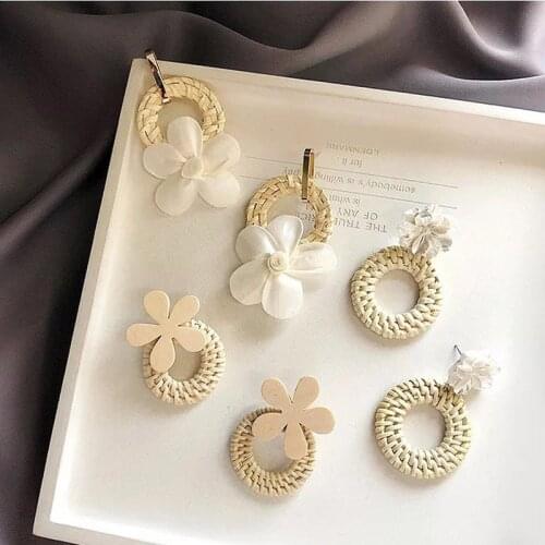 Handmade Wooden Flower Rattan Straw Braid Drop Earrings 2020 Summer Hollow Straw Weave Vine Braid Round Earring Holiday Jewelry