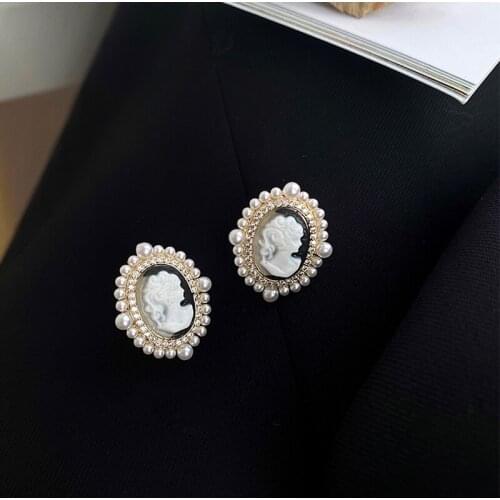 ZDMXJL High Class Vintage Grace Women Earring Fine Pearl Round Portrait Embossment Stud Earrings For Lady Jewelry Accessories