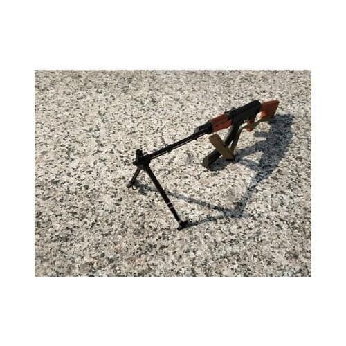 1: 6 soldier metal solid wood main weapon former Soviet Union RPK light machine gun long magazine 56 type machine gun