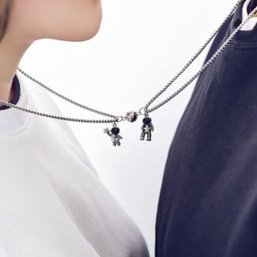 2 Pcs/Set Astronaut Heart Couple Magnetic Necklace For Women Paired Pendants Clavicle Chain Choker Valentines Day Jewelry Gift