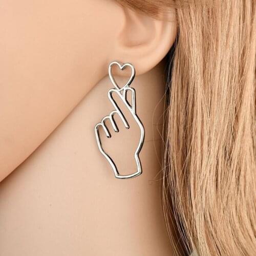 Chic Hot Finger Heart Earrings Fashion Korean Bangtnn Boys Show Your Love Letter Army Music Jewelry