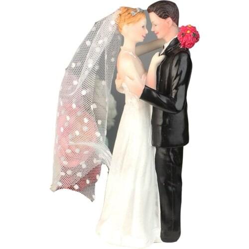 Cake Doll Resin Decoration Valentines Day Gift Cake Top Decoration wedding gift toy bride and groom are affectionate
