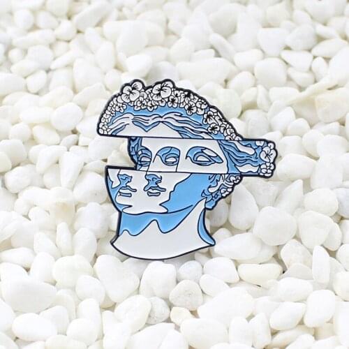 Wearing a wreath Blue plaster Art statue Staggered overlap and cut into three pieces Brooch Creative personality denim lapel pin
