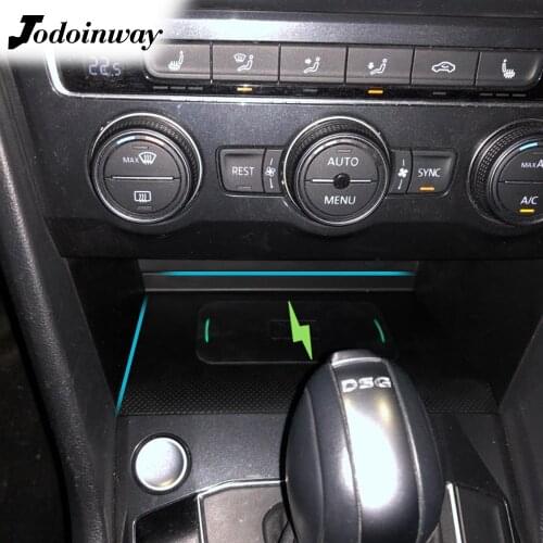 Car wireless phone charger for Volkswagen Tiguan MK2 Tharu 2019 2018 2017 power adapter charging board for iphone se fast charge