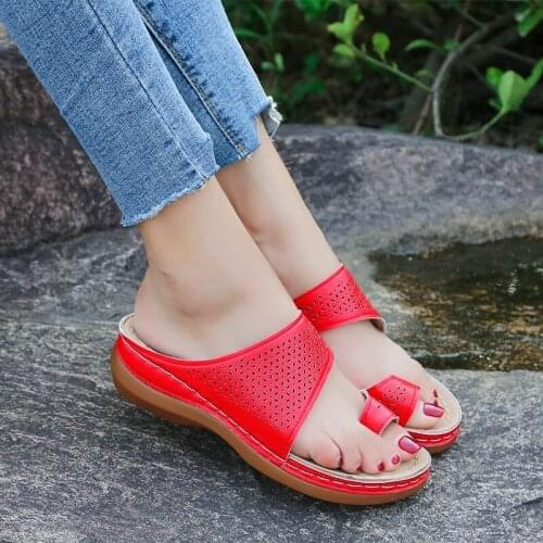 Womens shoes large size retro hole shoes hollow slope with new large size sandals female beach outdoor leisure flip flops