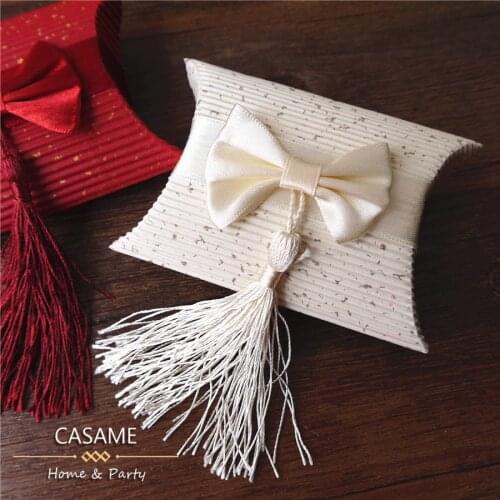 1pcs Paper Pillow Favor Gift Ivory Paper Pillow Boxes Chocolate Packaging Boxes With Bow And Tassel For wedding Party Favors