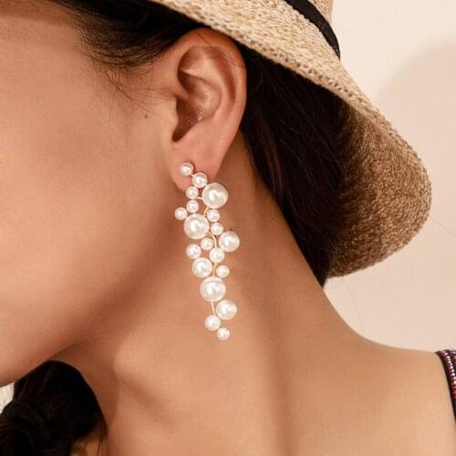 2020 Trend Simulation Pearl Long Stud Earrings Female White Round Pearl Wedding Pendant Earrings Fashion Korean Jewelry Earrings