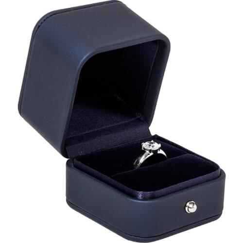 New Design 2020 High-Quality PU Leather Package Wedding Ring Stud Earrings Pendant Jewelry Organizer Storage Golden Buttons