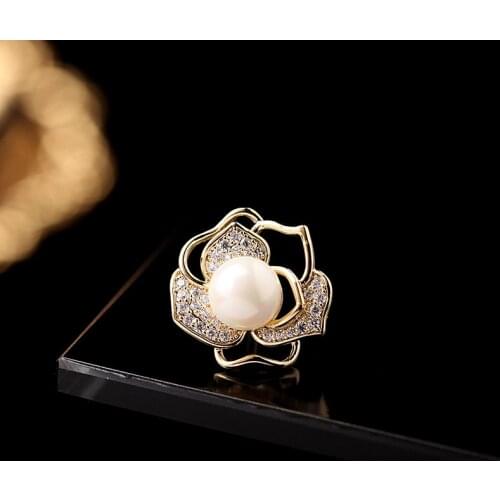 2021 New Small Camellia Brooches Pins for Women Girl Dress Luxury Cubic Zirconia Pearl Flower Brooch Jewelry Collar Pin Broche