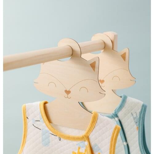 1 Pcs Nordic Style Fox Wooden Clothes Hanger Children Small Hanger Home Room Nursery Decor for Clothes Store