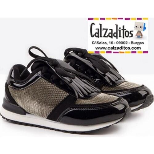 Sneakers girl/girl in black with lapel, of Coons