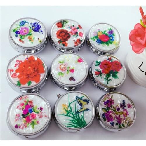1PCS Medicine Organizer Portable Pill Box Makeup Storage Container Round Folding Pill Case Metal Pill Cutte Random Color