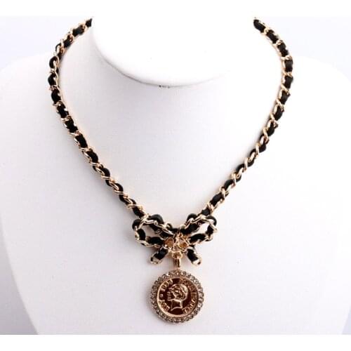 Weave Leather Chain Bow Coin Portrait Necklace for Women AAA Zircon Round Letter Pendants Necklaces Luxury Brand Jewelry Z333