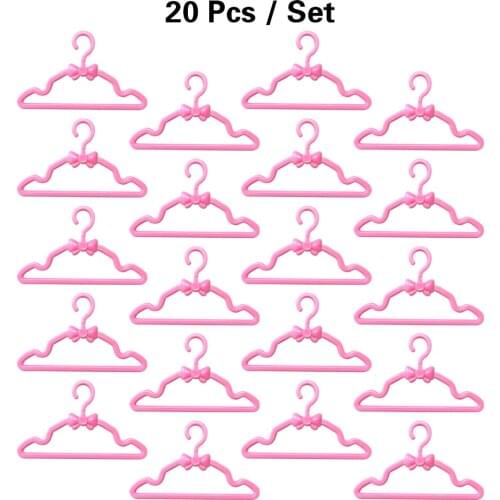 NK 20 Pcs/lot Pink Hangers Dress Clothes Accessories For Barbie Doll Pretend Play Vintage Hard Plastic Hanger Girls' Gift 03F 3X