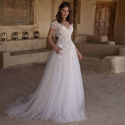 Boho Wedding Dresses 2020 V-Neck Appliques Lace Cap Sleeves A-Line Wedding Gown Beach Bridal Dresses vestidos de novia