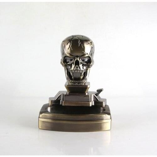 New type resin metal ashtray Skull model ashtray with lighter dual purpose cigarette accessories