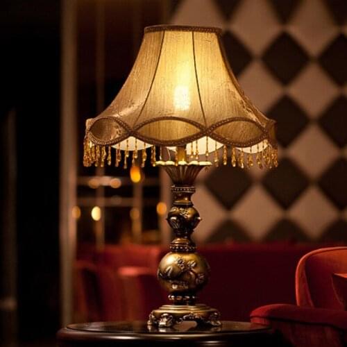 European Retro Table Lamp Bedroom Wedding Celebration American Fabric Wedding Room Living Room Dimming Antique Bedside Lamp