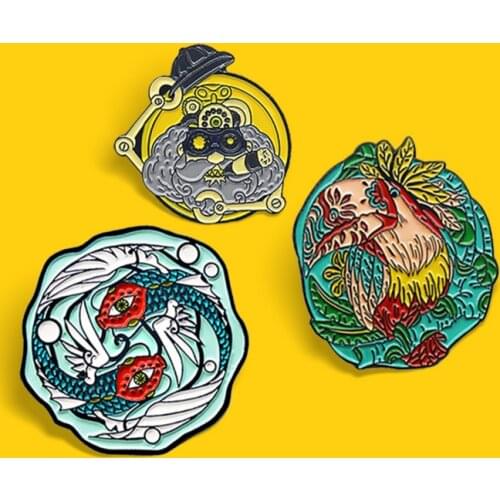 Beautiful Parrot Fish Animal Enamel Pins Forest Jungle Parrot Bird Yin-yang Fish Machine Worker Color Brooch Jewelry Gift Kids