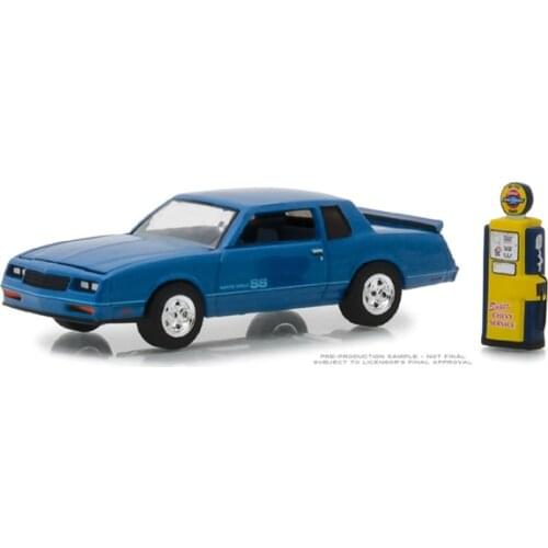GreenLight 1:64 1984 Chevrolet Monte Carlo SS with Gas Pump alloy toy car toys for children diecast model car Birthday gift