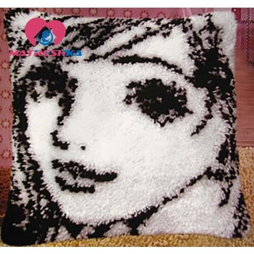 Latch hook pilowcase kits carpet embroidery cross-stitch pillow do it yourself button carpet embroidery pillow foamiran home