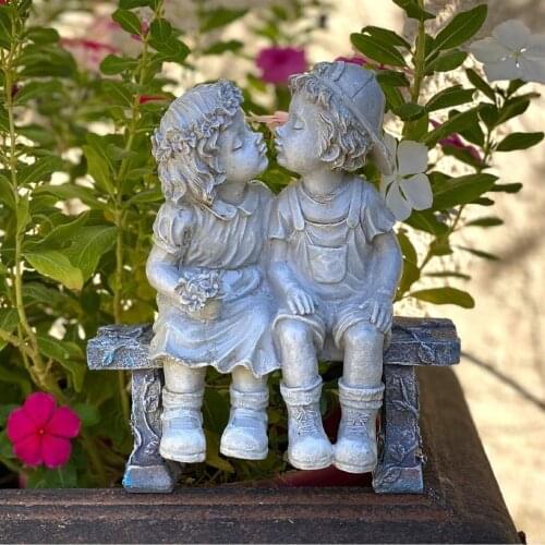Lilys Home First Kiss Resin Garden Statue Little Girl And Boy Kissing Yard Miniature Figurine Decoration Creative Ornaments