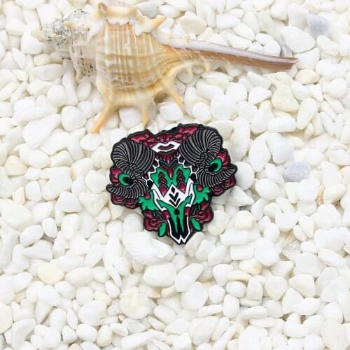 Red green pattern Sheeps head Enamel Pin Creative animals Curly stout sheep horn Brooches Abstract geometry Personality Badge