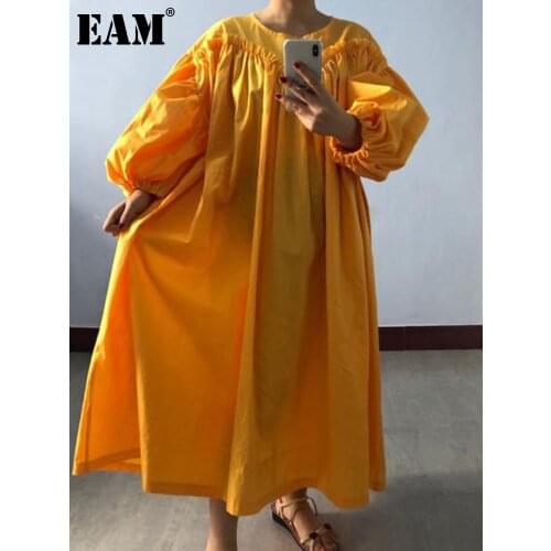 [EAM] Women Yellow Pleated Big Size Dress New Round Neck Long Lantern Sleeve Loose Fit Fashion Tide Spring Autumn 2021 1S927