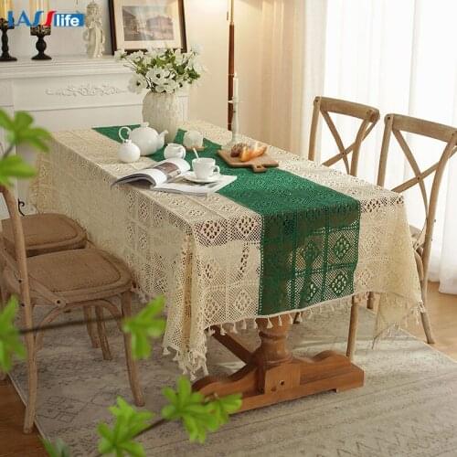 LASS Life Story Lace Tablecloths On The Table