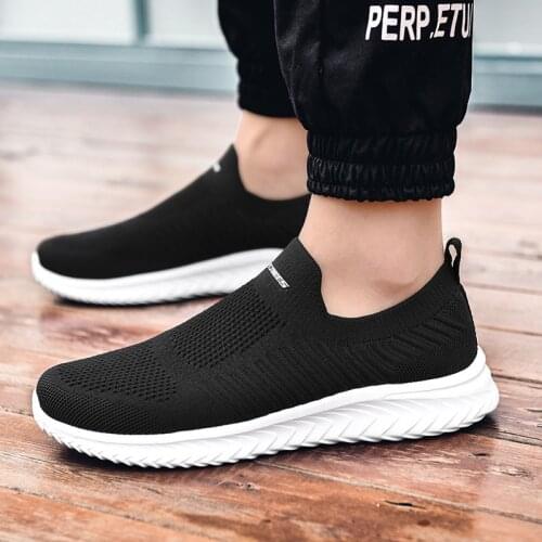 2021 Hot Sale New Casual Shoes Men Lightweight Unisex Sneakers Man Slip on Sock Shoes Walking Soft Comfortable Zapatillas Hombre