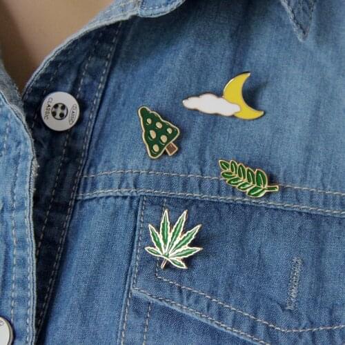 Free Shipping Cute Leaves Clouds Moon Tree Maple Leaf Enamel Brooch Pin Jeans Clothes Badge Fashion Jewelry Wholesale For Women