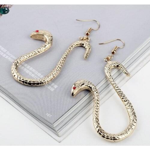 Cosplay ONE-PIECEE Boa Hancock Snake Earring Women Earrings Dangler Metal Snake Keychain Fashion Accessories