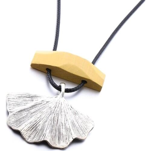 Vintage Sweater Chain Necklaces with Ginkgo Leaves Wooden Geometric Necklace for Woman Simple Party Jewelry