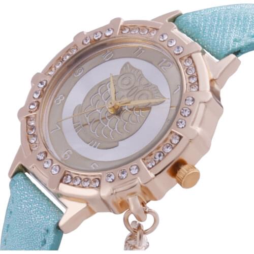 2021 Sale Retro Womens Watches Fashion Quartz Watch Rhinestone Alloy Dial Digital Pendant Luxury Women watch Wrist Clock