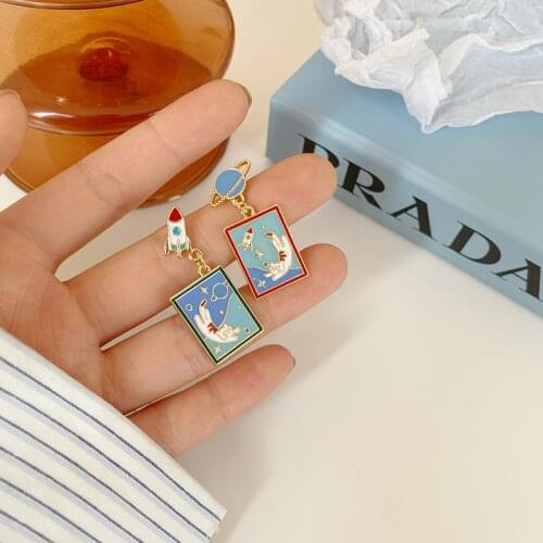 Fashion Cartoon Cat Astronaut Moon Landing Clip Earrings No Hole Asymmetrical Universe Rocket Clip Earrings No Piercing Ears