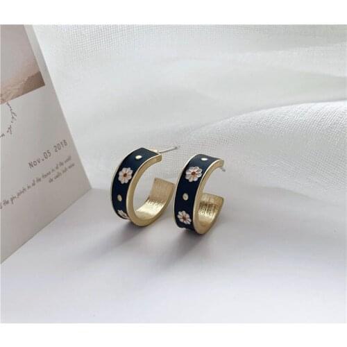 C Shape Stud Earrings Vintage Contracted Super Fairy Maiden Temperament Fashion Small Chrysanthemum Printing Earrings Women