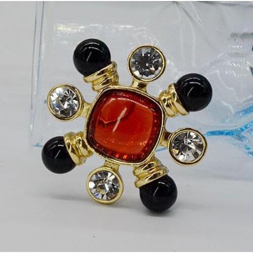 2018 classic antique cross pearl retro female Brooch flower accessories wholesale