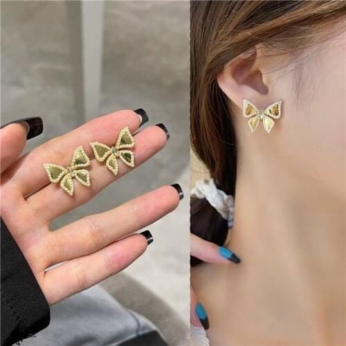 Sweet Small Pearl Bow Clip on Earrings No Hole Gold color Simple Butterfly Resin Clips Earrings No Piercing for Girls Women