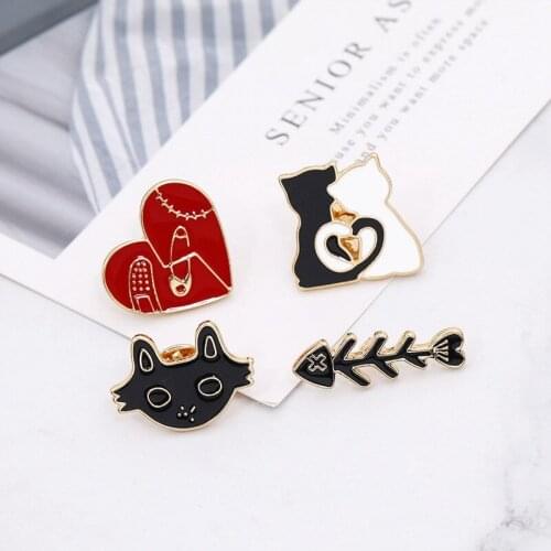 Creative Cartoon Cat Fish Bone Brooch Student Shirt Collar Pin Black White Heart Enamel Kitten Cat Lover Gift Pin Badge