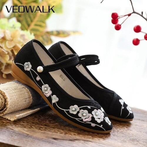 Veowalk Pearls Rivets Women Cotton Fabric Embroidered Flat Shoes Pointed Toe Ballet Flats Handmade Chinese Style Ballerinas
