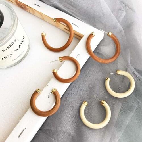 AOMU Vintage Brown Beige Wooden Big Circle C-Shaped Earrings Exaggerated Smooth Geometric Hoop Earrings for Women Accessories