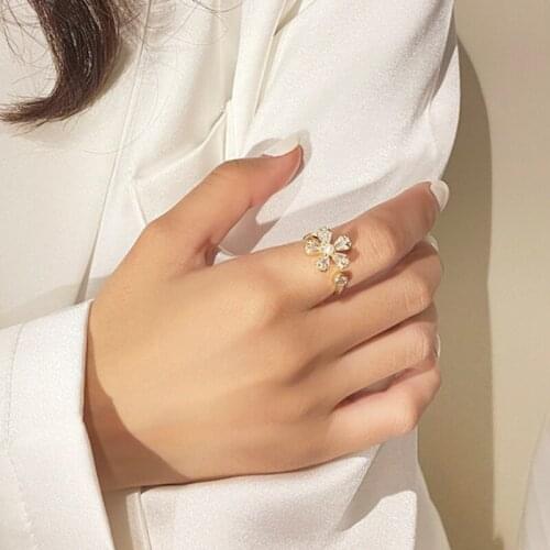 Womens Ring Trend Exquisite Copper Peral Butterfly Flower Rings Elegant Woman Opening Adjustable Accessories Fine Women Jewelry