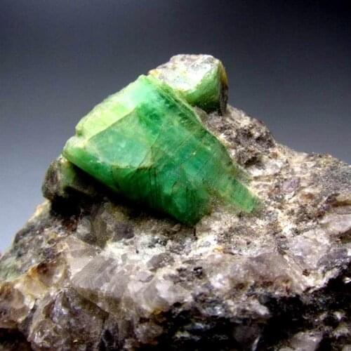 753g Emerald on Matrix - crystals and stones healing Mineral specimen Home Decor feng shui decoration