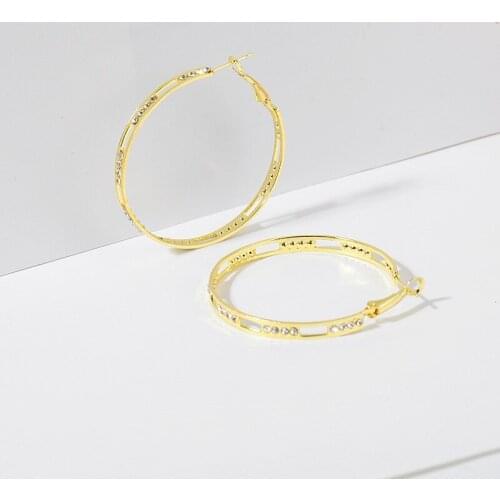 Sweet Girl Earrings Fashion New Temperament Net Celebrity Wild Exaggerated Crystal Atmosphere Circle Earrings Womens Wholesale