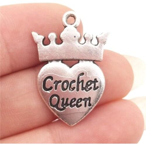 BULK 30 Zinc Alloy Antique Silver Plated Heart Stamped Crochet Queen Charms Pendants for Bangle Bracelet Making 17*25mm 1.8g
